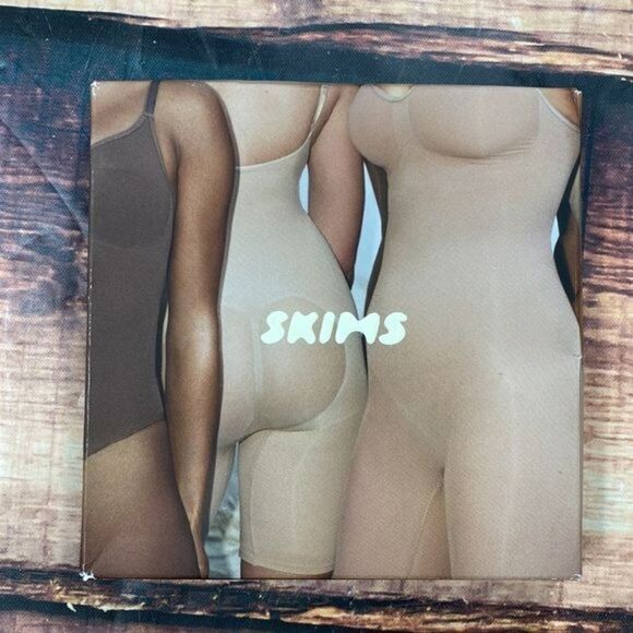 Skims Sculpting Bodysuit Sienna L/XL - Picture 3 of 10